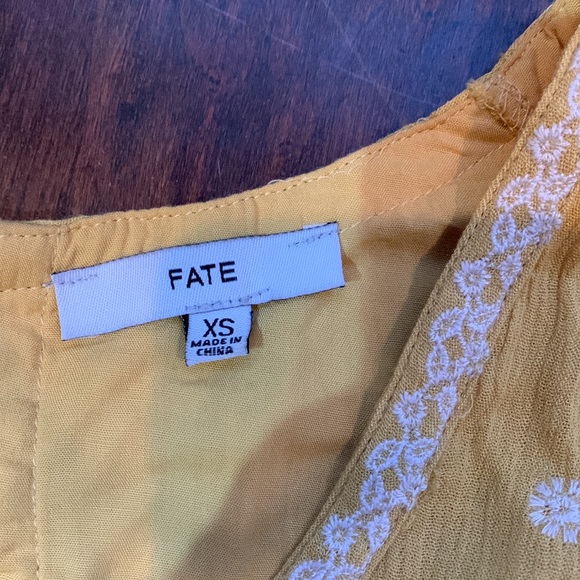 EUC Yellow White Fate Embroidered Boho Blouse Top Shirt Bell Sleeves XS - Picture 6 of 9